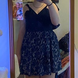 flowy dress, dark blue/navy color with some cream, size 9